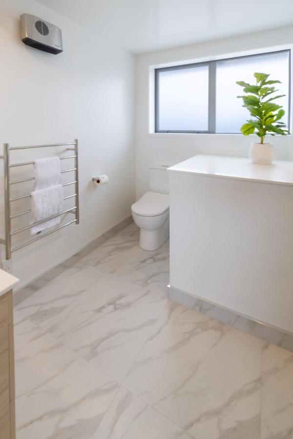 Upper Riccarton Dream - 2 Bed 2 Bath W/Carpark Apartment Christchurch Exterior photo