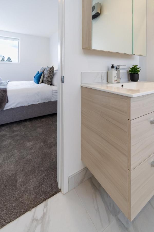 Upper Riccarton Dream - 2 Bed 2 Bath W/Carpark Apartment Christchurch Exterior photo